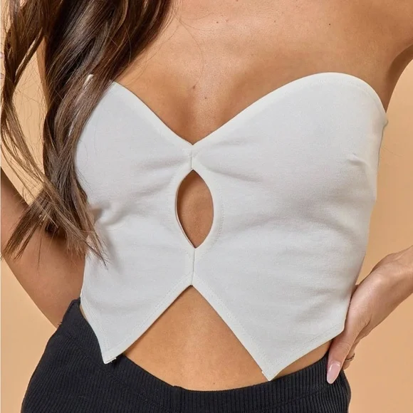 Butterfly cut-out crop top - Picture 3 of 5